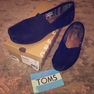 Toms Black Canvas Shoe - Size 9